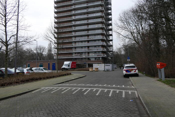 Overleden persoon aangetroffen in flatwoning