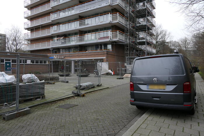 Overleden persoon aangetroffen in flatwoning