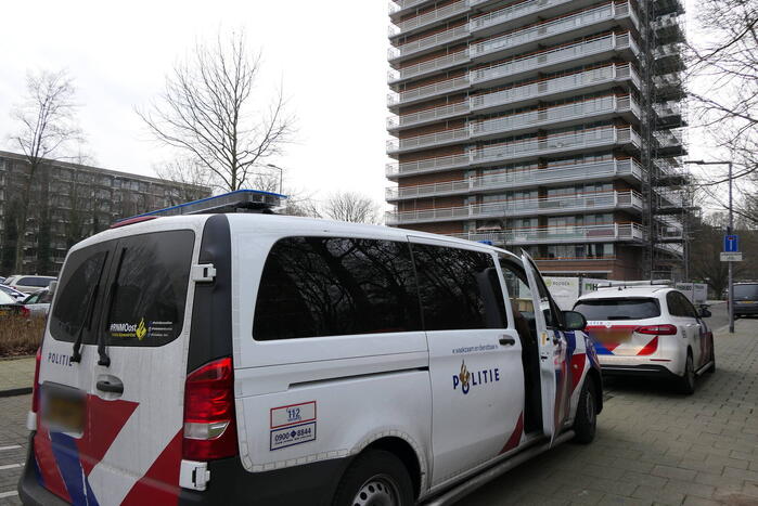 Overleden persoon aangetroffen in flatwoning