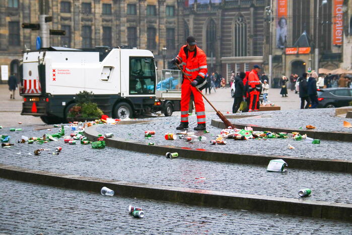 Stadsreiniging druk met rommel van supporters