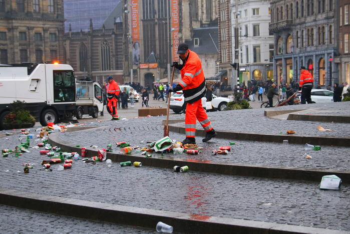 Stadsreiniging druk met rommel van supporters