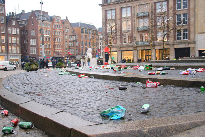 Stadsreiniging druk met rommel van supporters