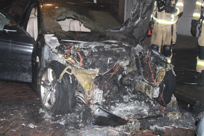 Auto verwoest door brand