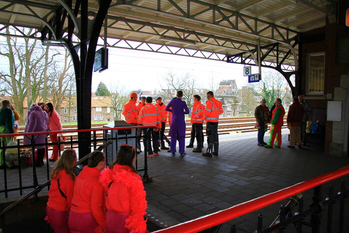 Grote drukte op station vanwege dag twee carnaval