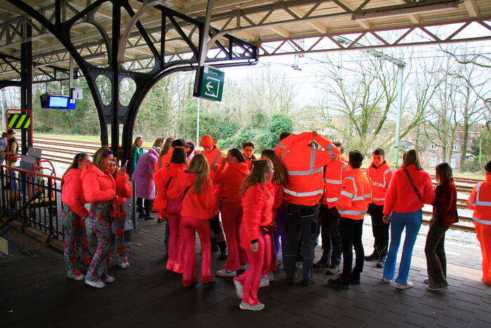 Grote drukte op station vanwege dag twee carnaval