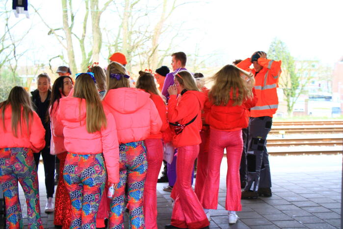Grote drukte op station vanwege dag twee carnaval