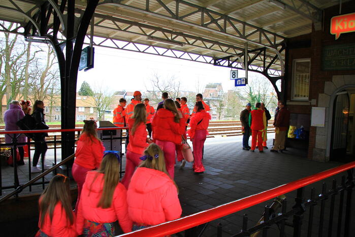 Grote drukte op station vanwege dag twee carnaval