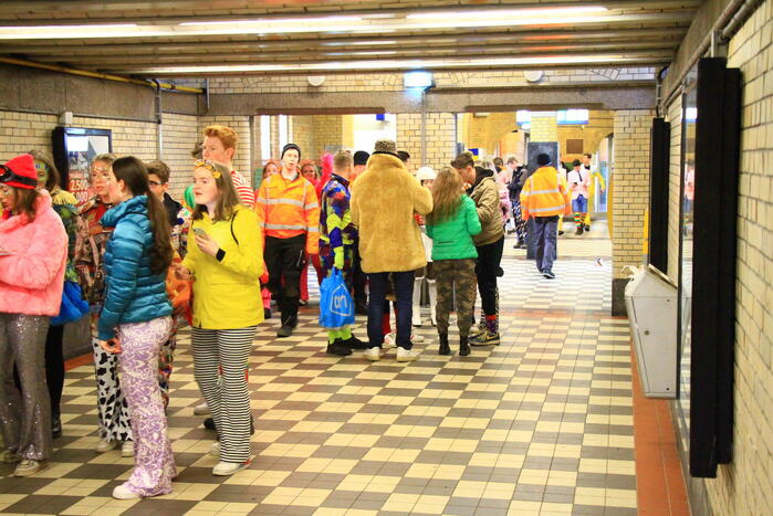 Grote drukte op station vanwege dag twee carnaval