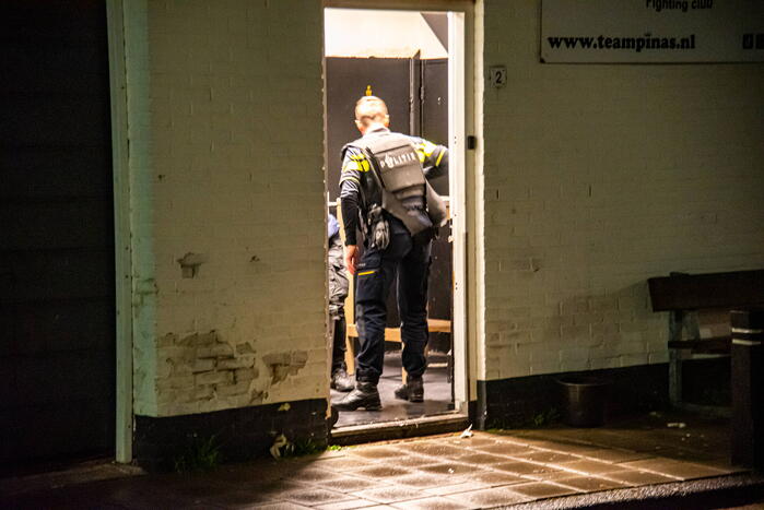 Persoon lost schot tijdens feest in bedrijfspand