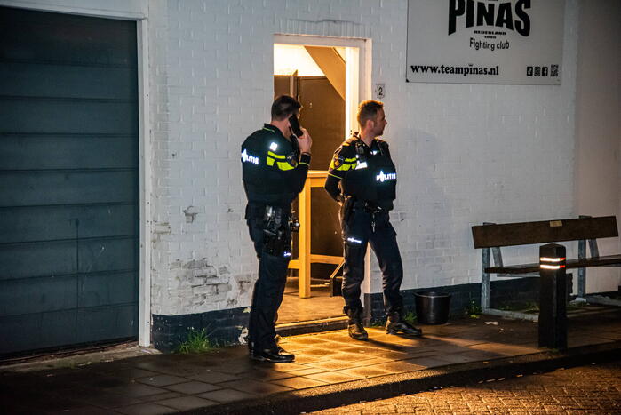 Persoon lost schot tijdens feest in bedrijfspand