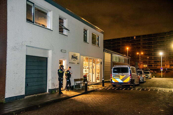 Persoon lost schot tijdens feest in bedrijfspand