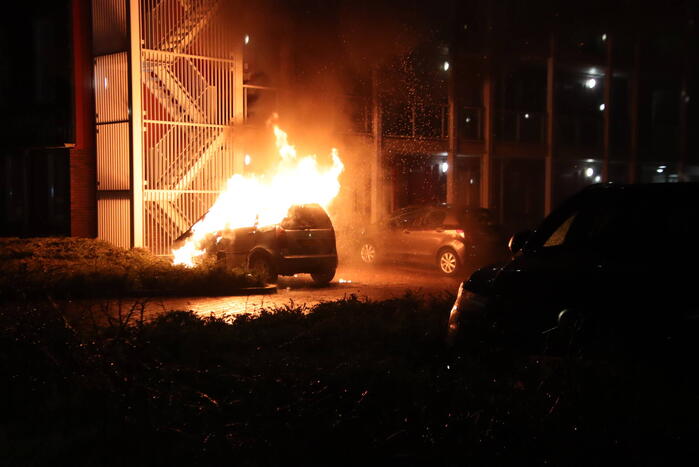 Auto verwoest door brand