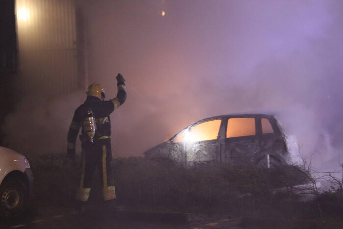 Auto verwoest door brand