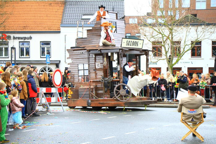 Optocht trekt veel bekijks