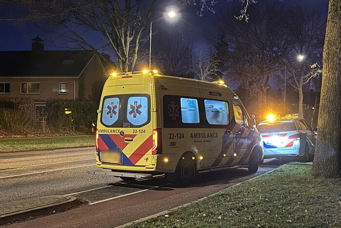 Carnavalsvierder ten val met de fiets