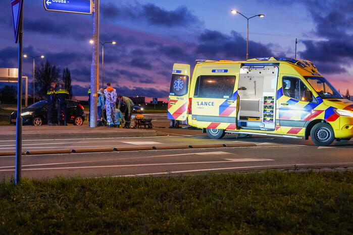 Persoon gewond na val van carnavalswagen