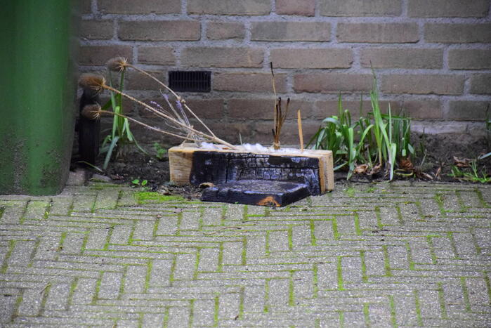 Kaars zorgt voor brand in woning