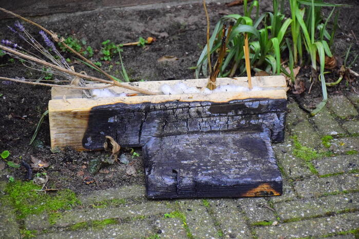 Kaars zorgt voor brand in woning