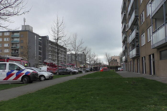 Gevel flatwoning ontzet door explosie