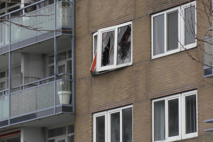 Gevel flatwoning ontzet door explosie