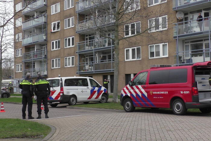 Gevel flatwoning ontzet door explosie