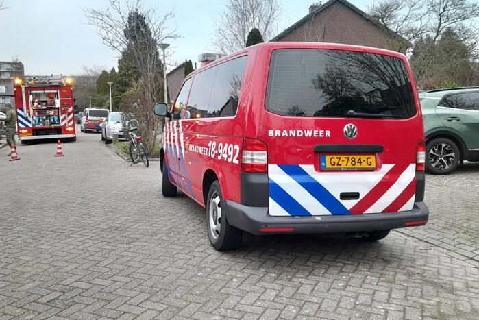 Brandweer verricht onderzoek naar gaslucht
