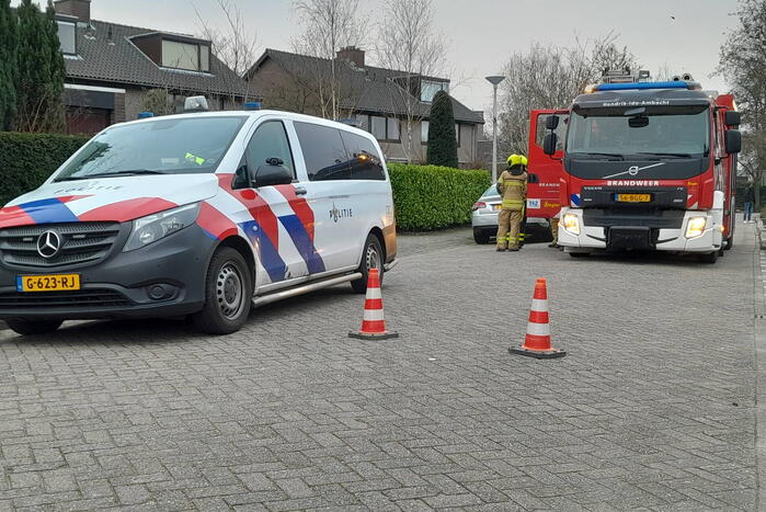 Brandweer verricht onderzoek naar gaslucht