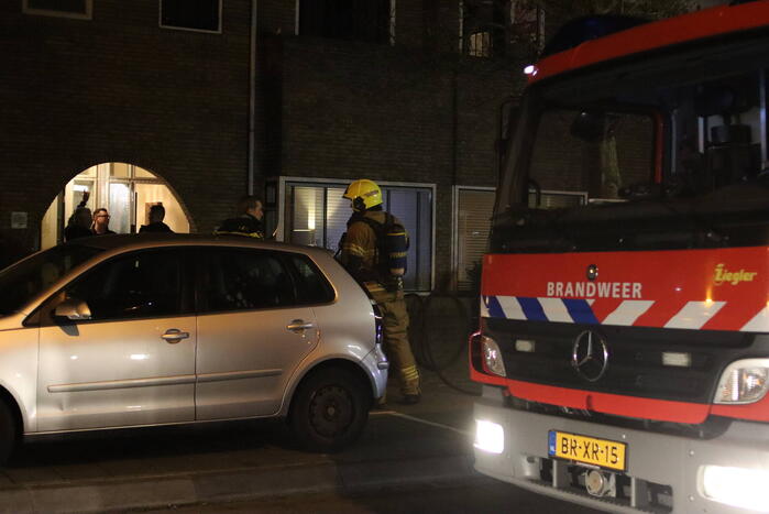 Woningbrand snel onder controle, mogelijk veroorzaakt door lichtkogel