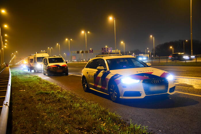 Politieagent schiet op voertuig op snelweg