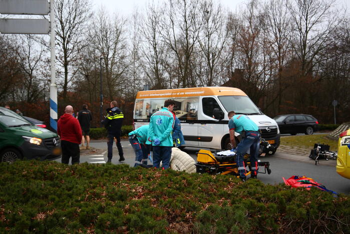 Fietser gewond bij botsing met bestelbus