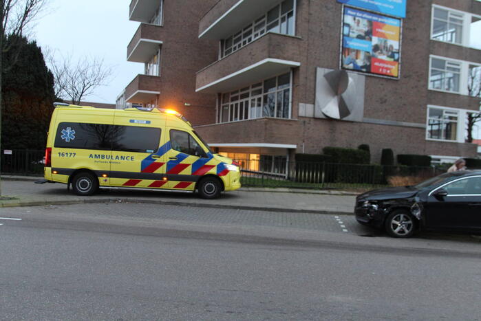 Twee auto's beschadigd bij ongeval, bestuurder onder invloed