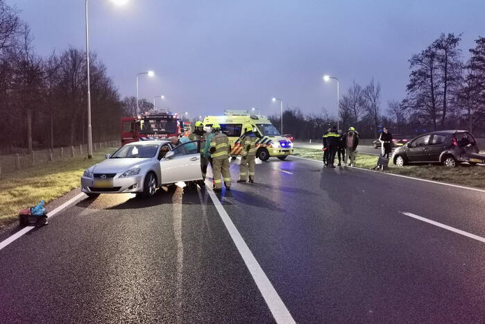 Flinke ravage na ongeval met drie voertuigen