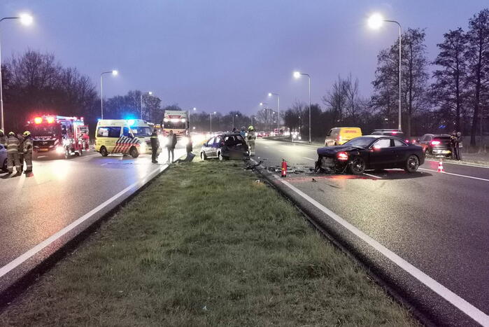 Flinke ravage na ongeval met drie voertuigen