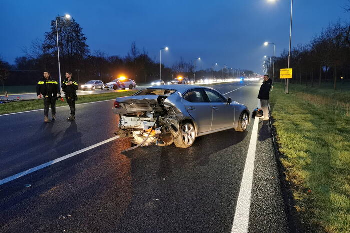 Flinke ravage na ongeval met drie voertuigen