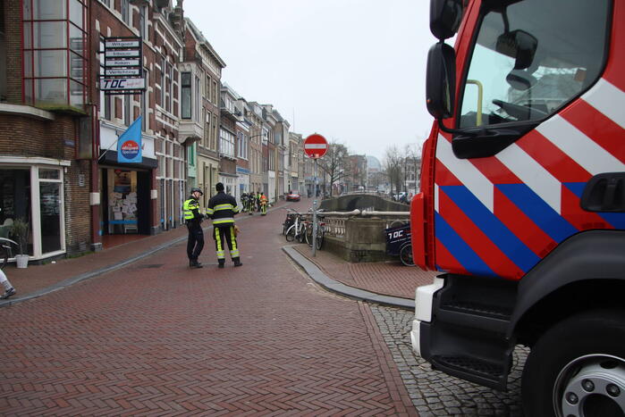 Brandweer breekt deur open voor gaslekkage