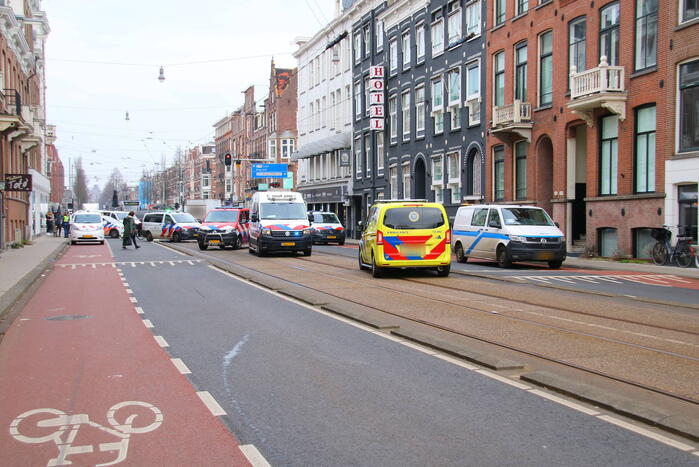 Fietser belandt onder tram