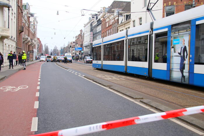 Fietser belandt onder tram