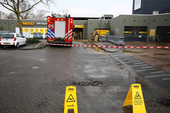 Hoofdleiding gesprongen in Jumbo supermarkt