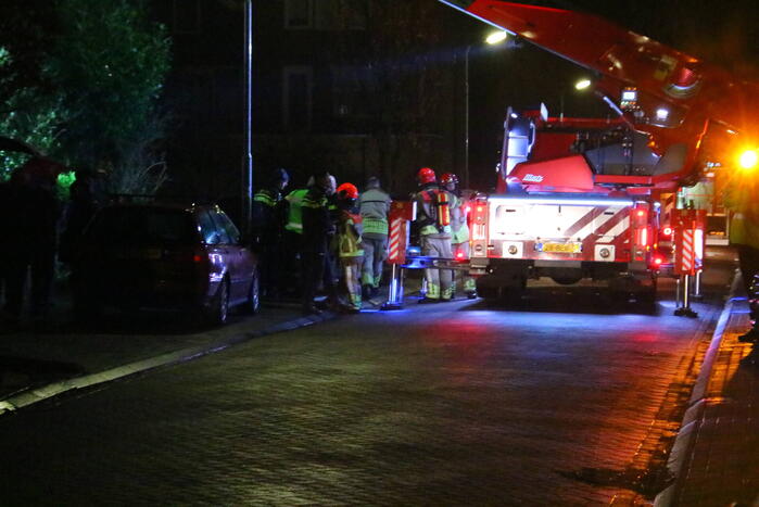 Flinke rookontwikkeling bij brand op dak