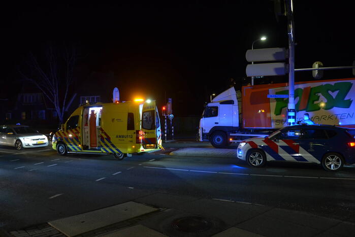 Fietser aangereden bij verkeerslichten