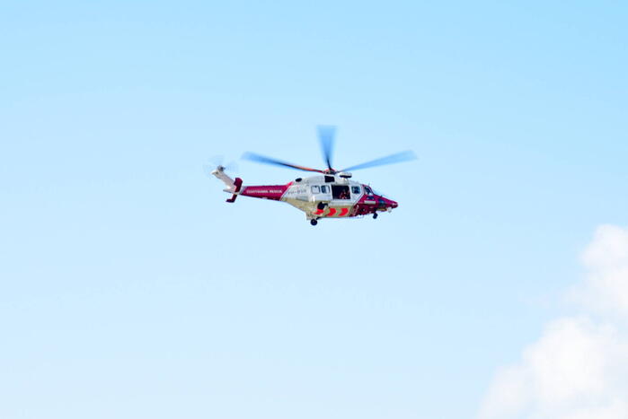 Meerdere personen te water nadat pont omslaat