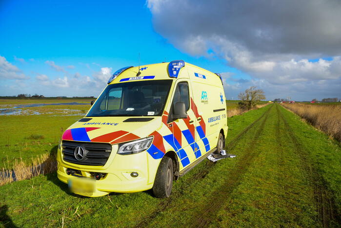 Meerdere personen te water nadat pont omslaat