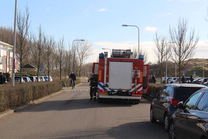 Fietser klapt op zijkant auto