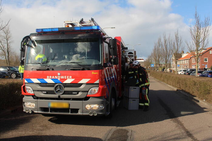 Fietser klapt op zijkant auto