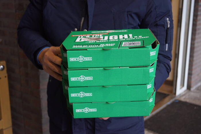Pizzaria geeft gratis pizza's als wervingscampagne