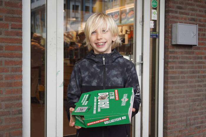 Pizzaria geeft gratis pizza's als wervingscampagne