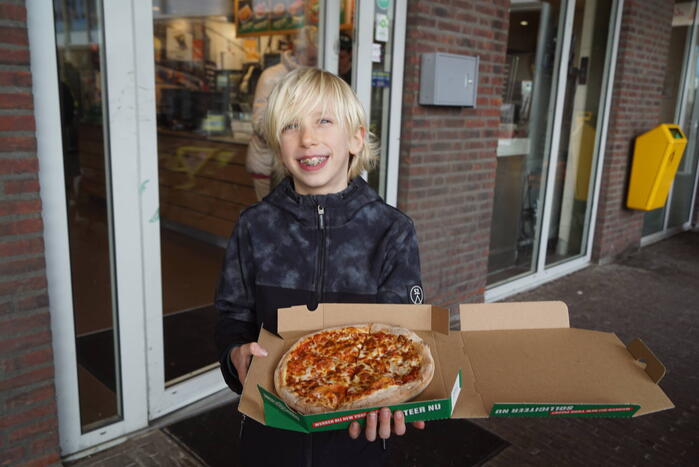 Pizzaria geeft gratis pizza's als wervingscampagne