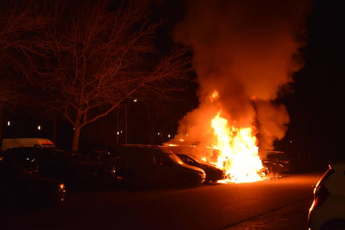 Meerdere voertuigen volledig uitgebrand