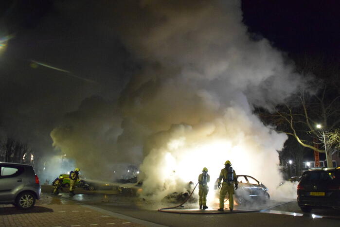Meerdere voertuigen volledig uitgebrand
