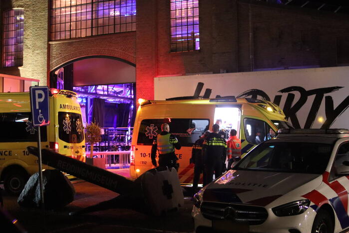 Persoon overleden na val van trap in theater